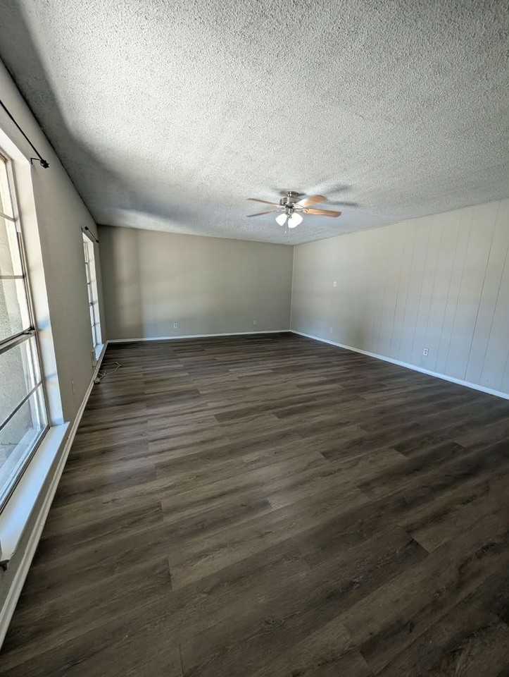 6807 Blue Lake Dr - Photo 4 of 27