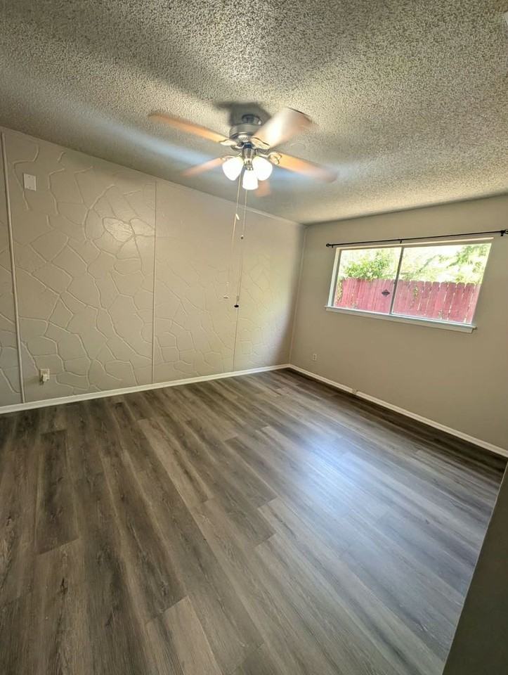 6807 Blue Lake Dr - Photo 7 of 27