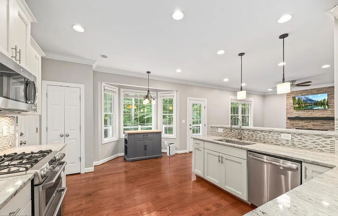 16379 Covey Cir - Photo 4 of 36