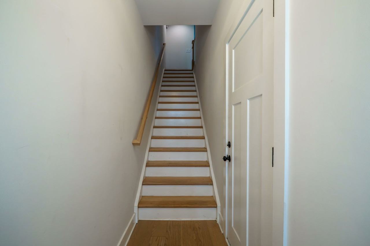 608 Old Dominion Dr - Photo 2 of 32