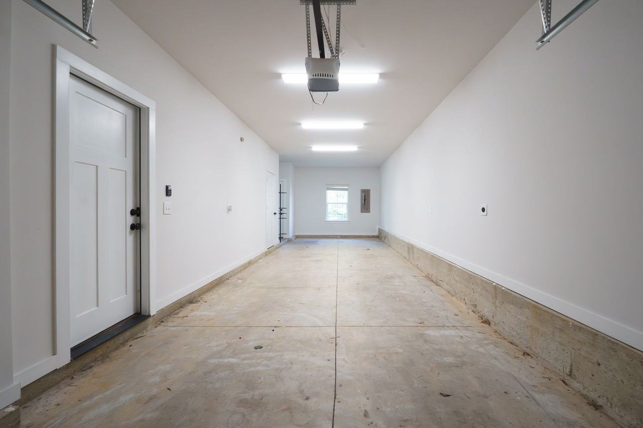 608 Old Dominion Dr - Photo 3 of 32