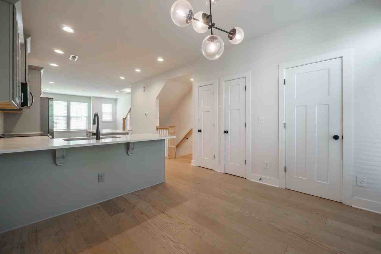608 Old Dominion Dr - Photo 7 of 32