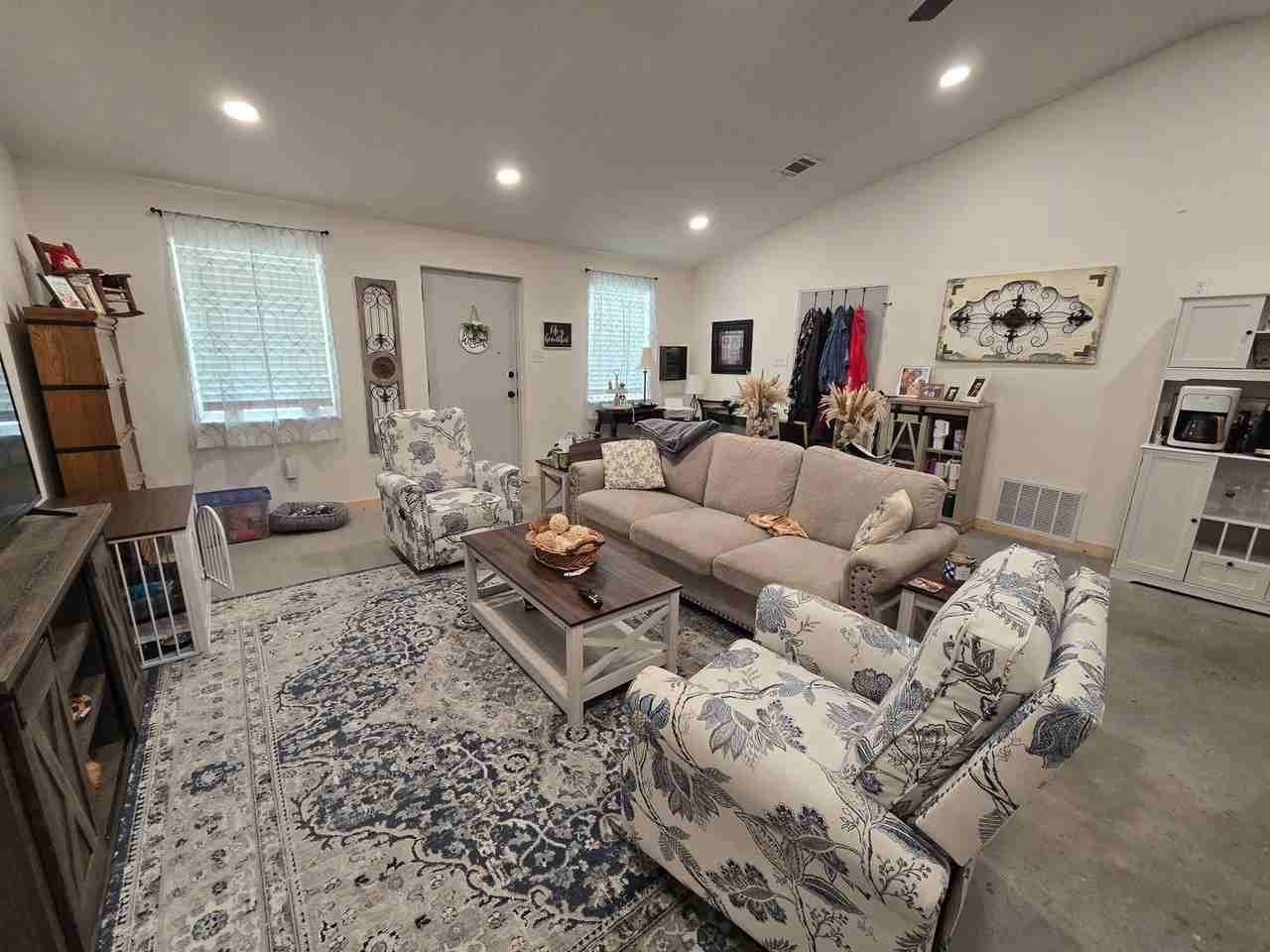 295 Bluff View Dr - Photo 3 of 10