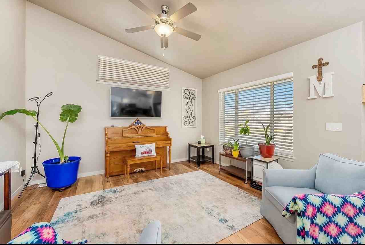 905 Fanning St - Photo 3 of 26