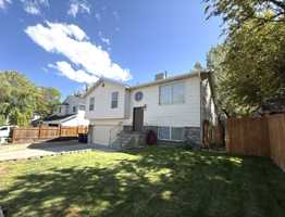 featured image of 1385 Suncrest Ct