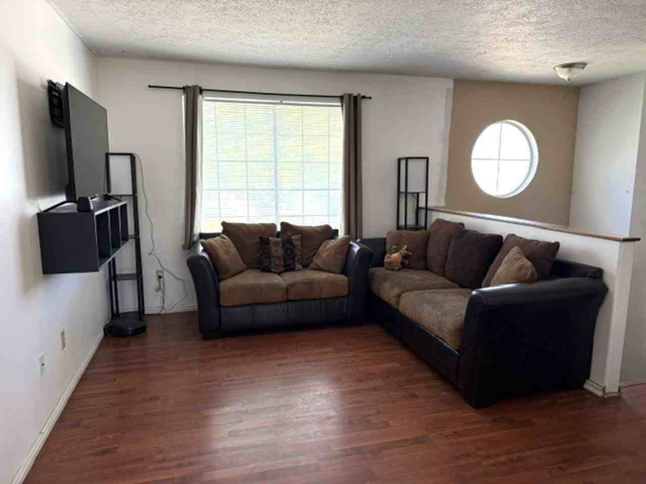 1385 Suncrest Ct - Photo 2 of 21