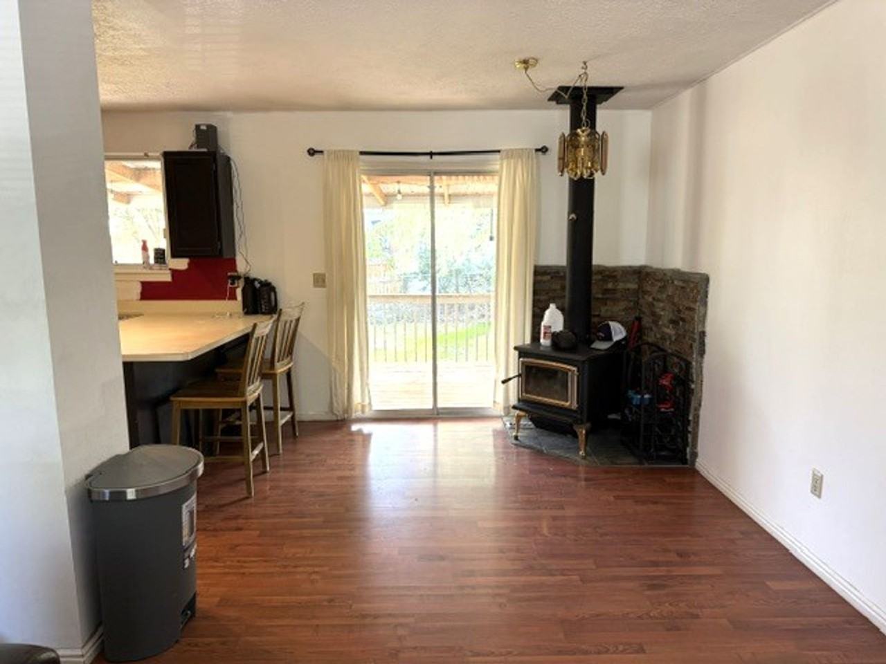 1385 Suncrest Ct - Photo 3 of 21
