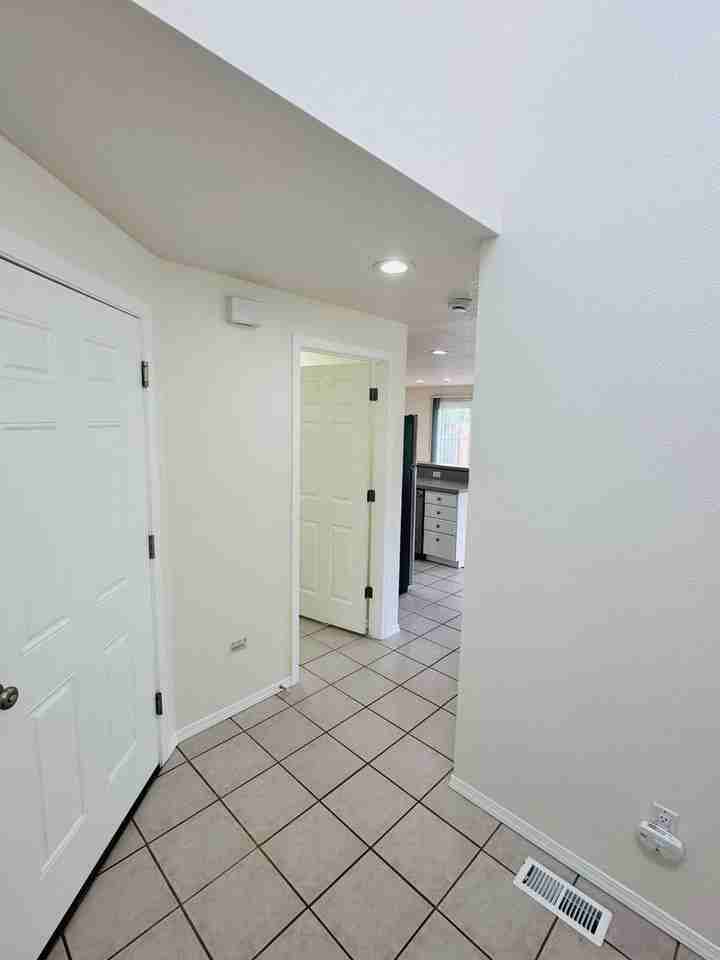 1810 Ne 154th St - Photo 4 of 25