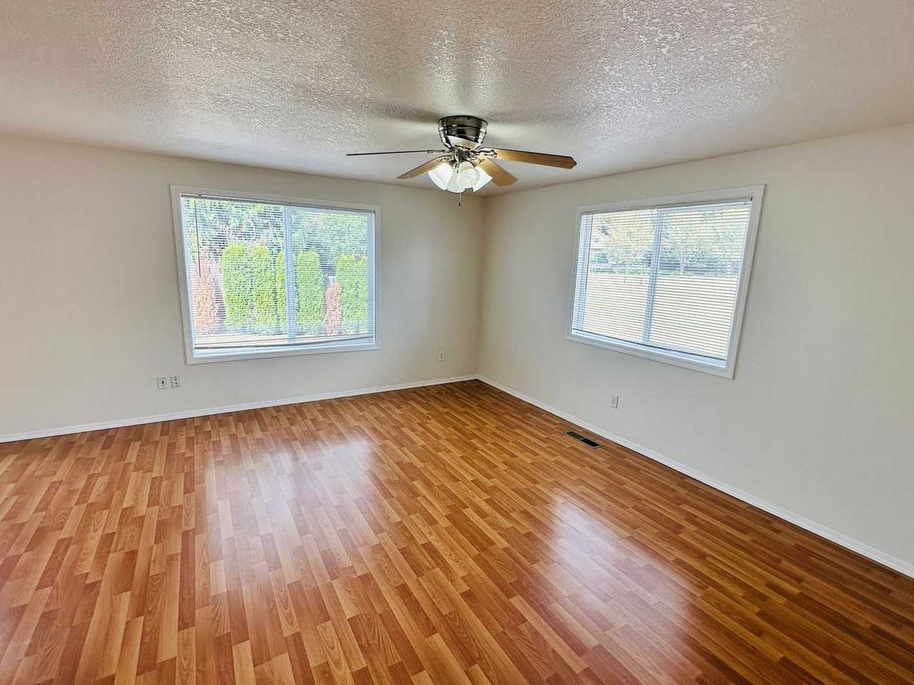 1810 Ne 154th St - Photo 5 of 25
