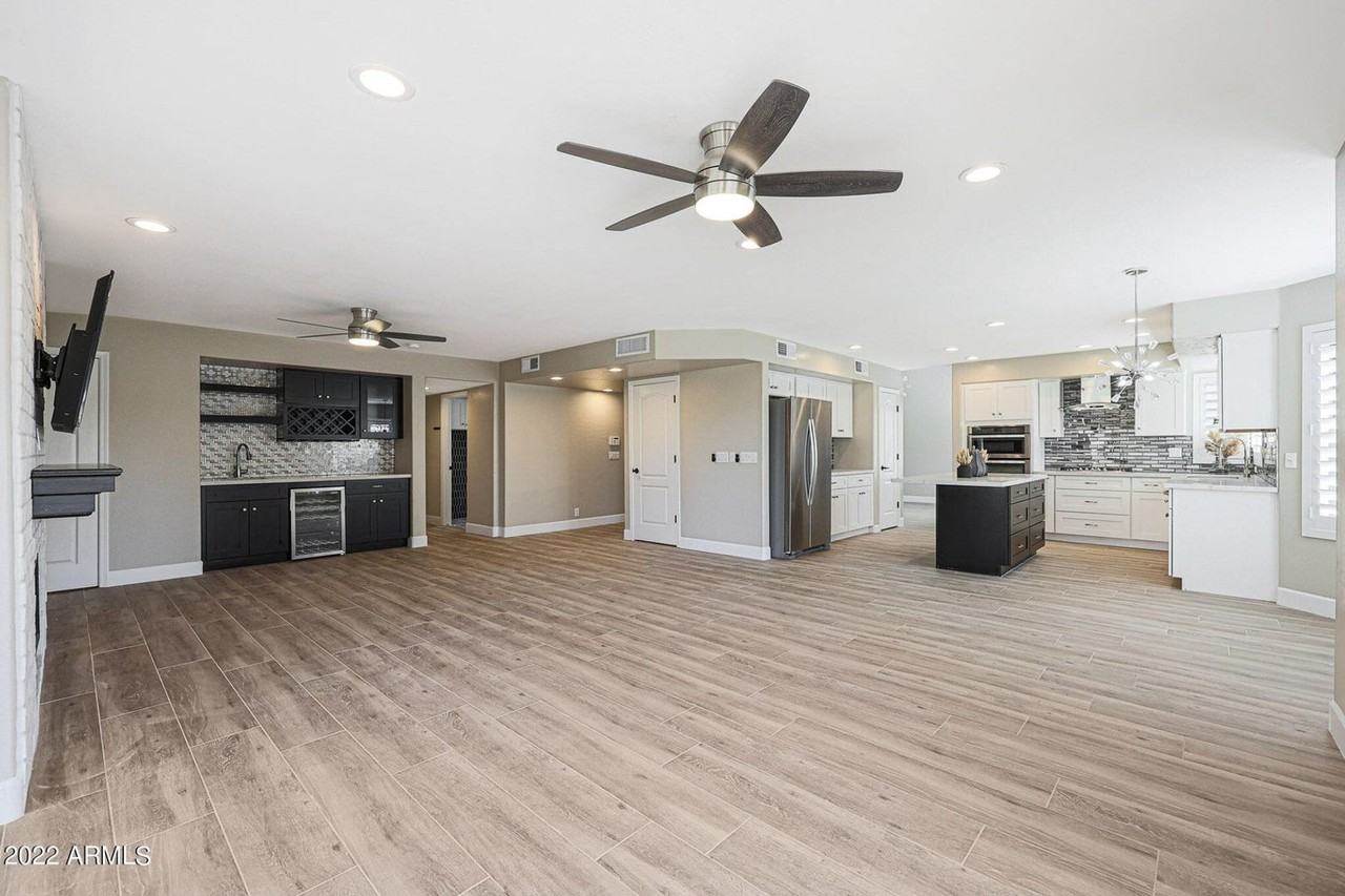 20716 N 56th Ave - Photo 6 of 36