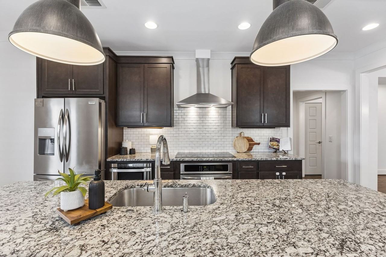 1809 Mcewen Ave - Photo 6 of 23