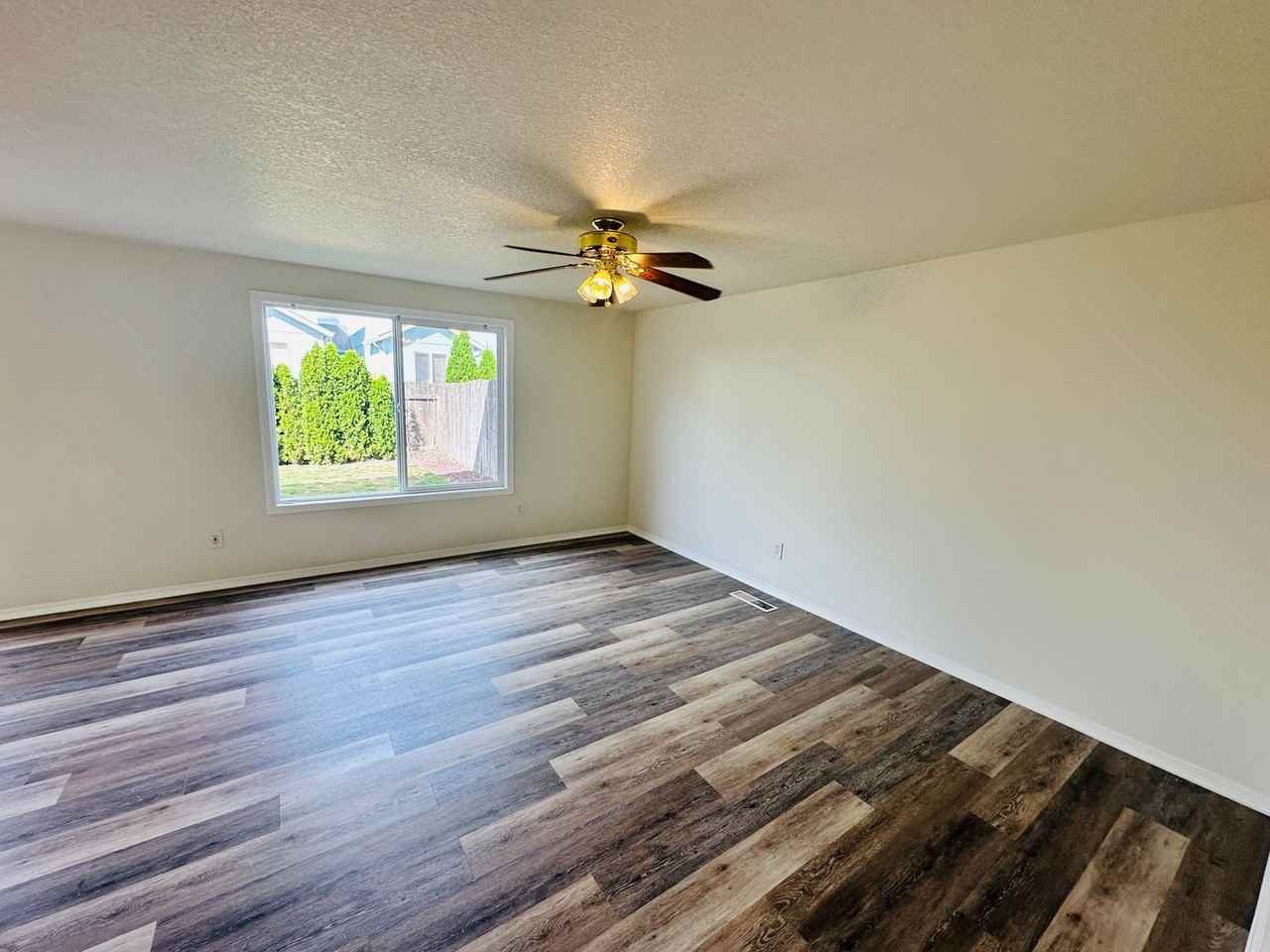 1806 Ne 154th St - Photo 6 of 27