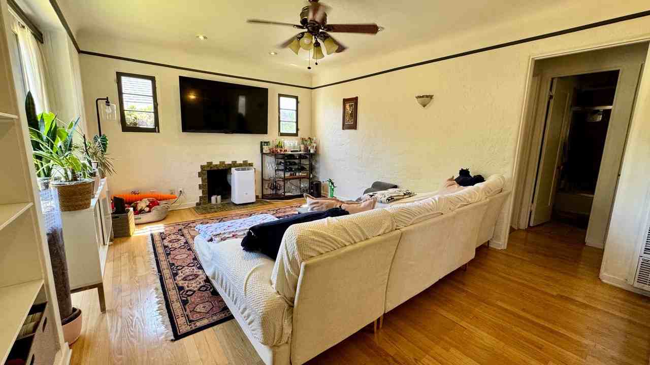 1119 Forest Ave - Photo 4 of 20