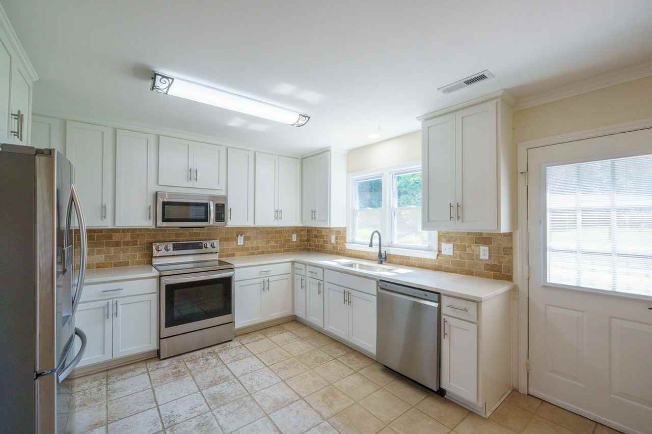 5142 Blackberry Ln - Photo 7 of 24