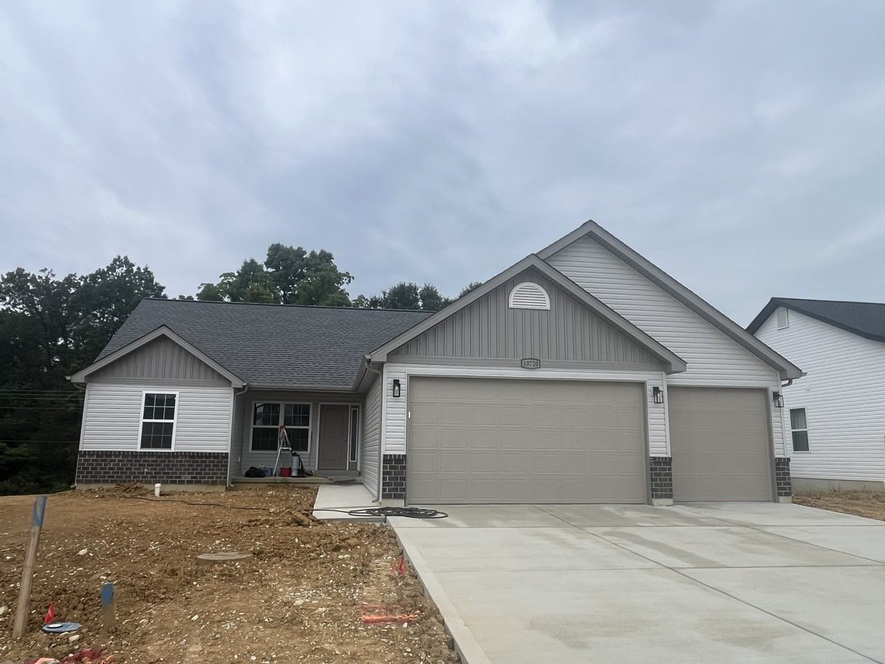 10712 Trenton Lane - Photo 2 of 33