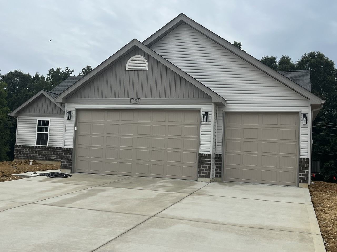 10712 Trenton Lane - Photo 4 of 33