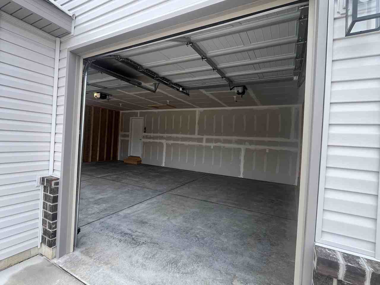 10712 Trenton Lane - Photo 5 of 33