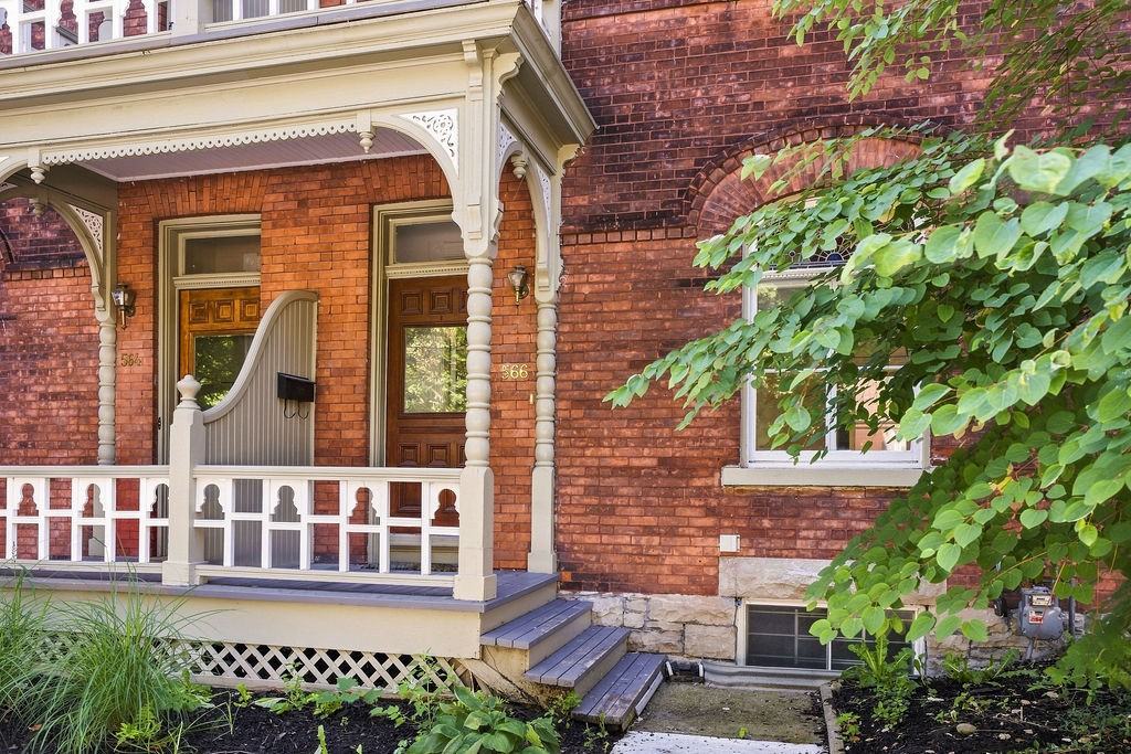 566 MacLaren Street - Photo 2 of 44