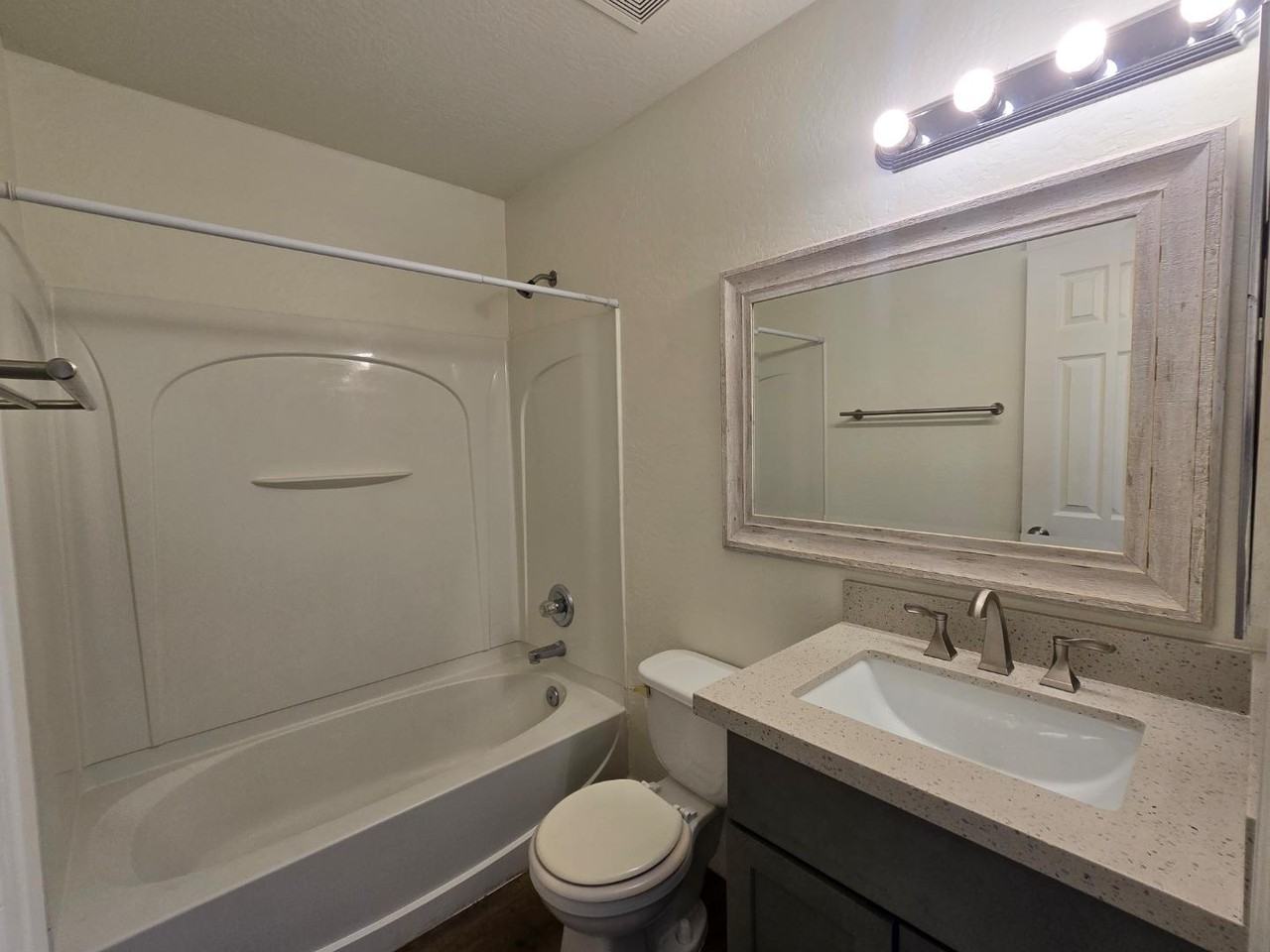4429 N 53rd Ln - Photo 4 of 22