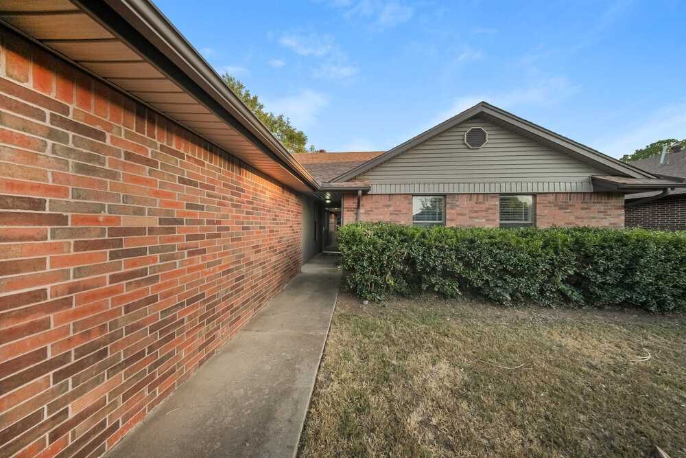 2712 Creekview Pl - Photo 3 of 16