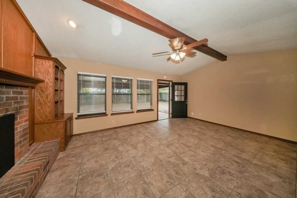 2712 Creekview Pl - Photo 4 of 16