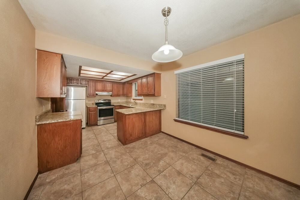2712 Creekview Pl - Photo 7 of 16