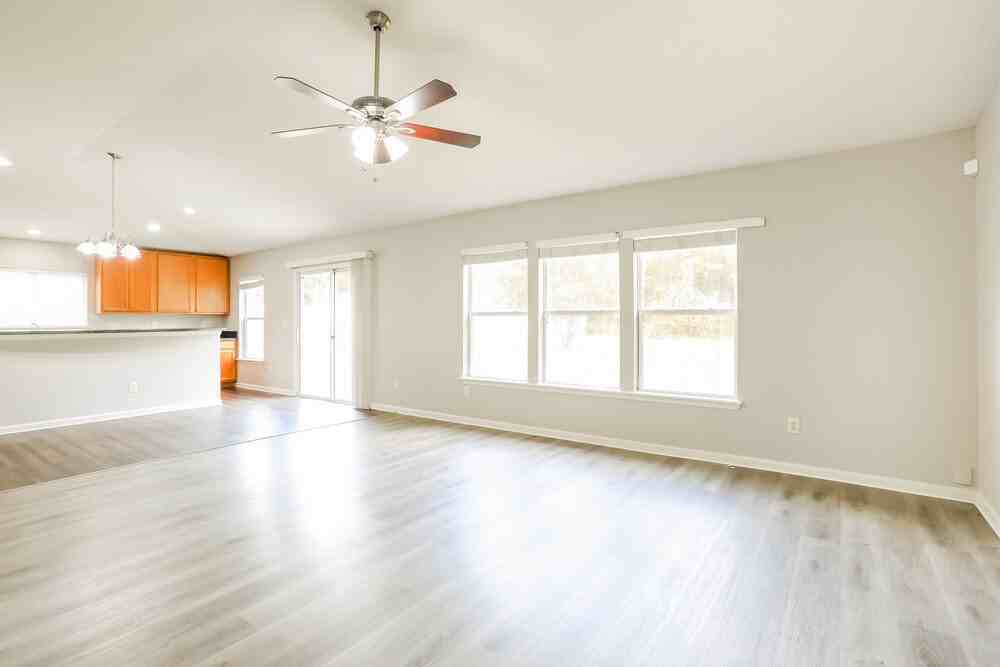 7511 Hawks Cliff Dr - Photo 5 of 16