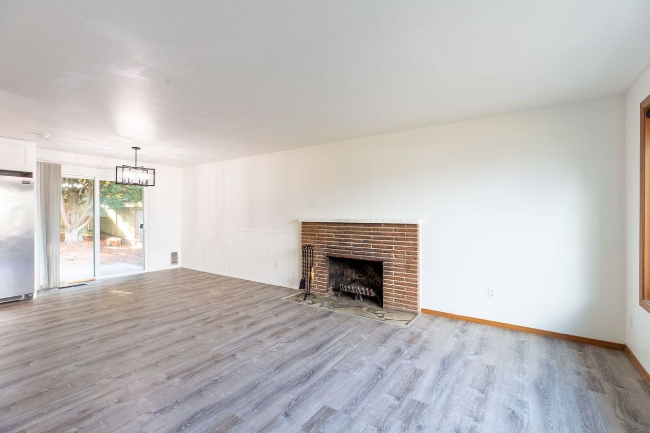 8024 Florida Dr - Photo 5 of 30