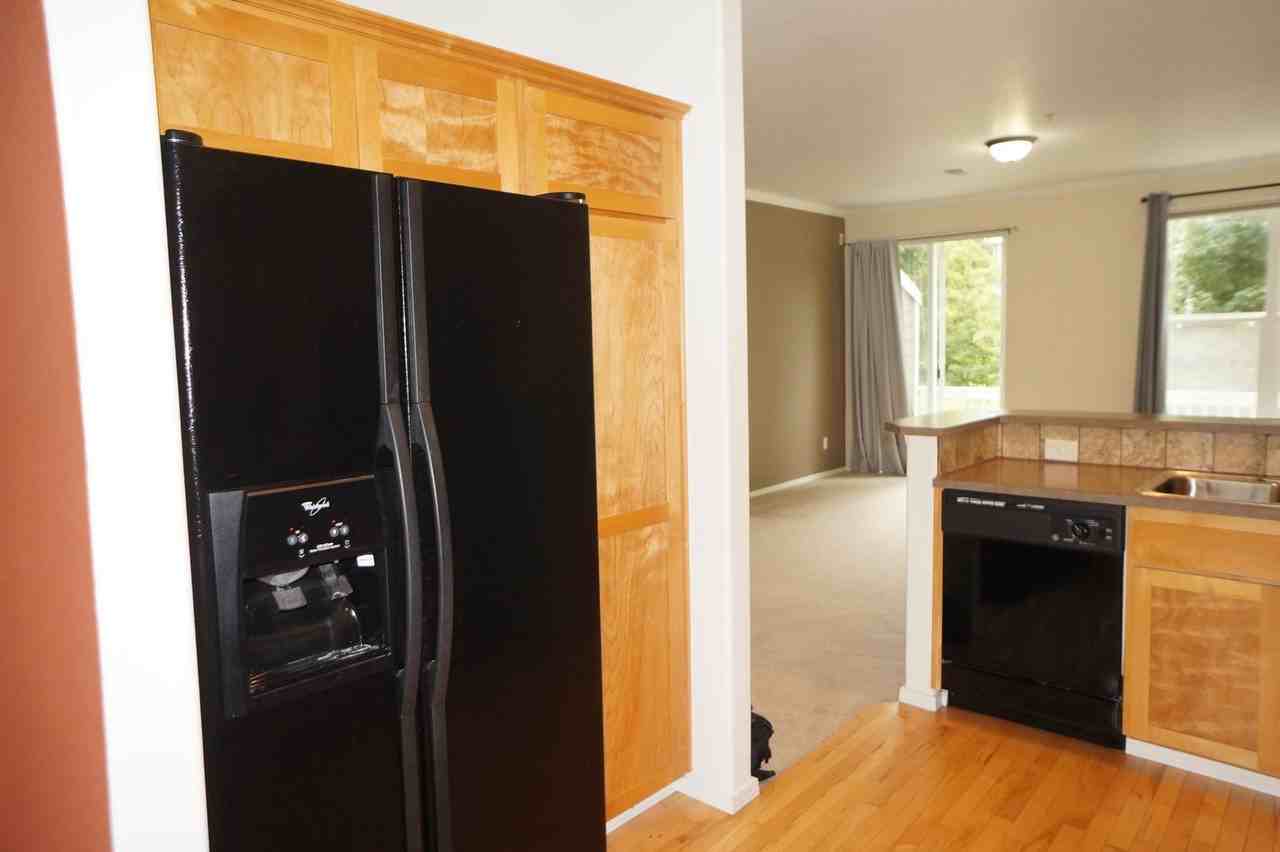 2738 Nw Kennedy Ct - Photo 5 of 36