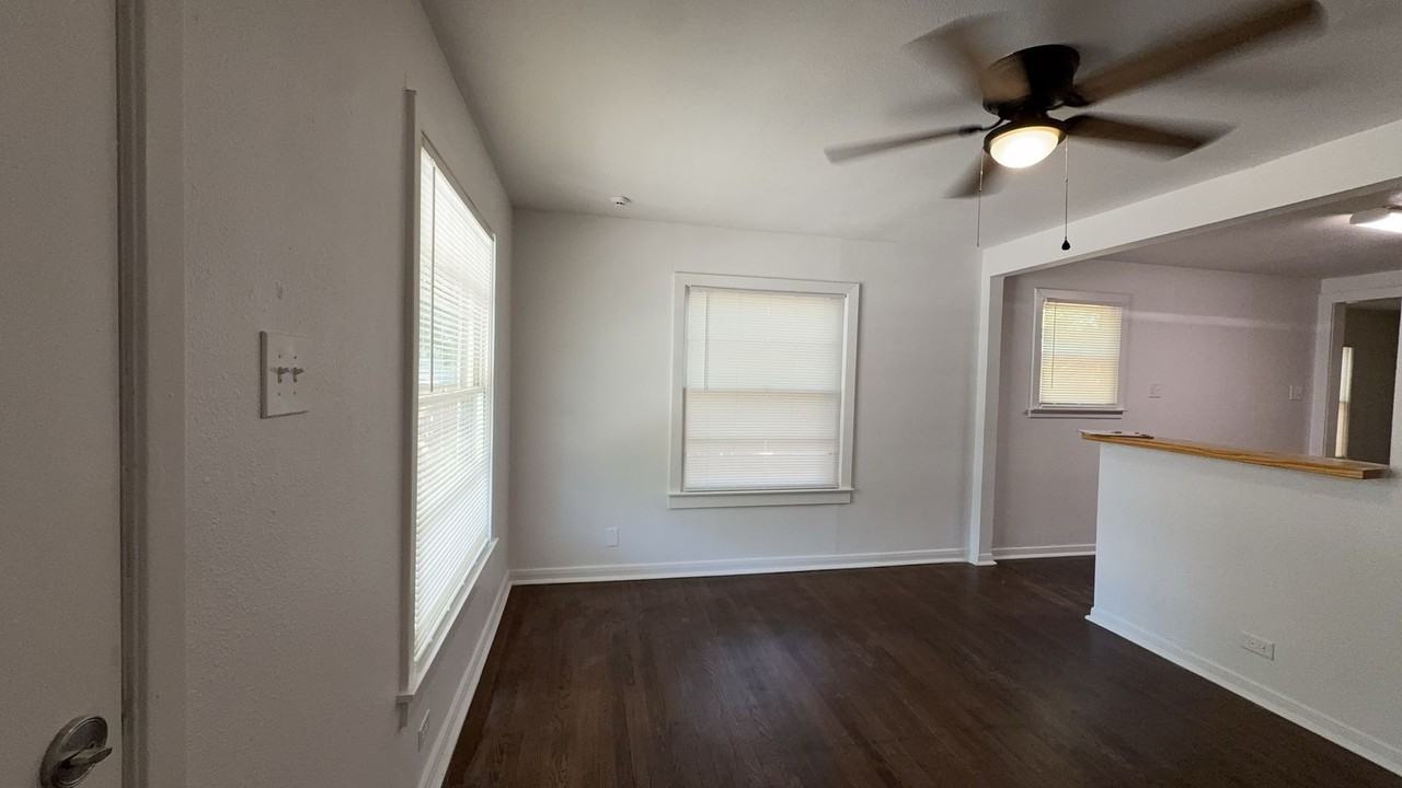 1743 E Crockett St - Photo 2 of 12