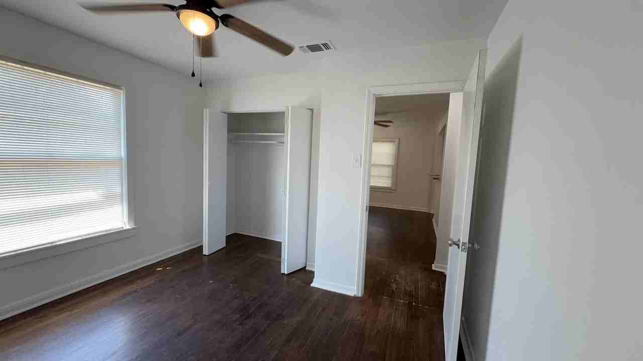 1743 E Crockett St - Photo 5 of 12