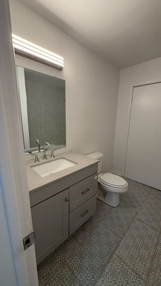 1743 E Crockett St - Photo 6 of 12