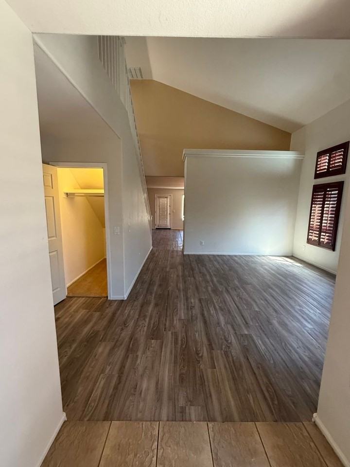 2513 N 109th Ave - Photo 4 of 21