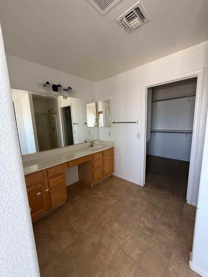 2513 N 109th Ave - Photo 5 of 21