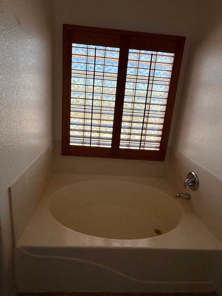 2513 N 109th Ave - Photo 7 of 21