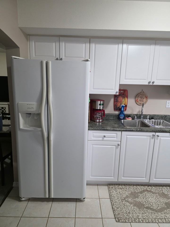 2078 Berkshire Crescent - Photo 2 of 12