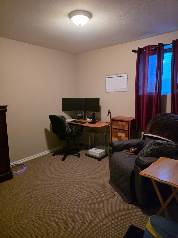 2078 Berkshire Crescent - Photo 5 of 12