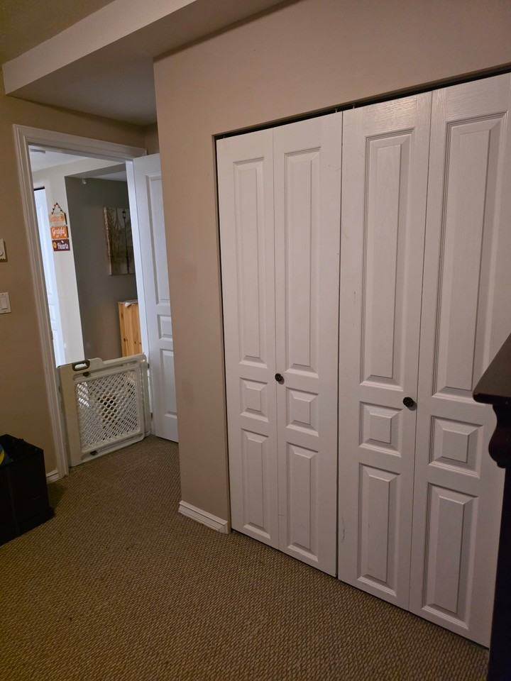 2078 Berkshire Crescent - Photo 6 of 12