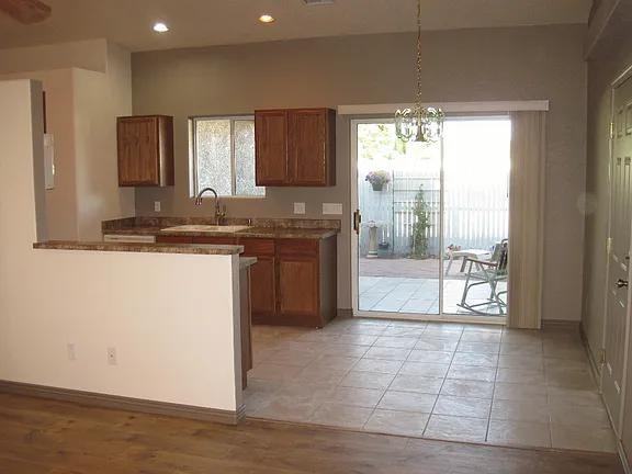 157 S 8th Pl - Photo 3 of 4