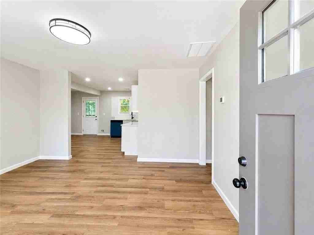 1639 Bridgeport Dr Nw - Photo 4 of 28