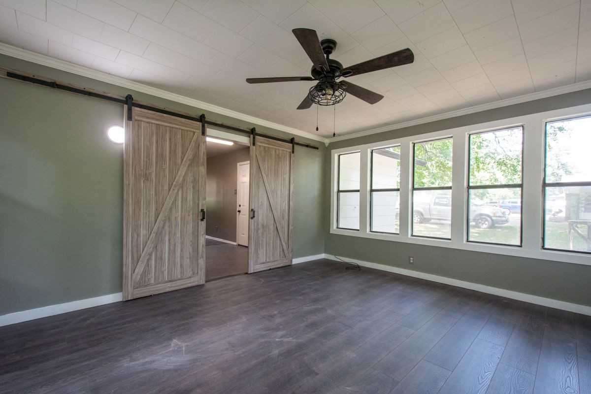 1811 Linda Ln - Photo 4 of 38