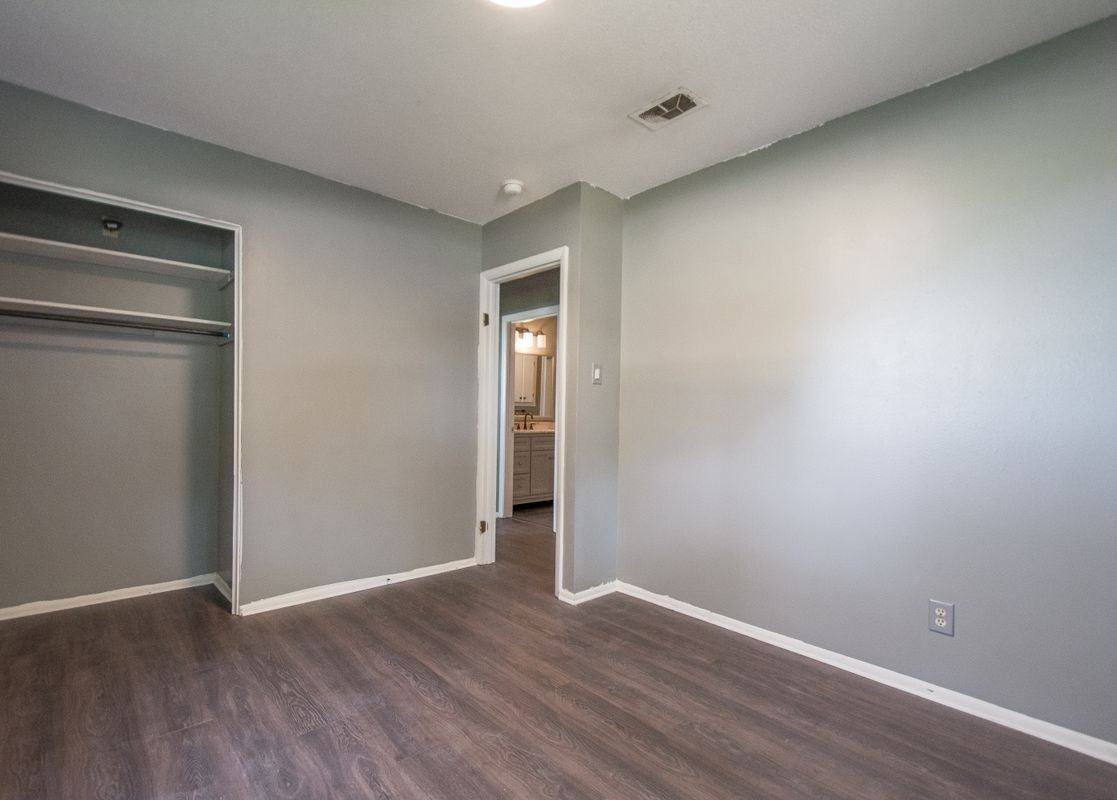 1811 Linda Ln - Photo 5 of 38