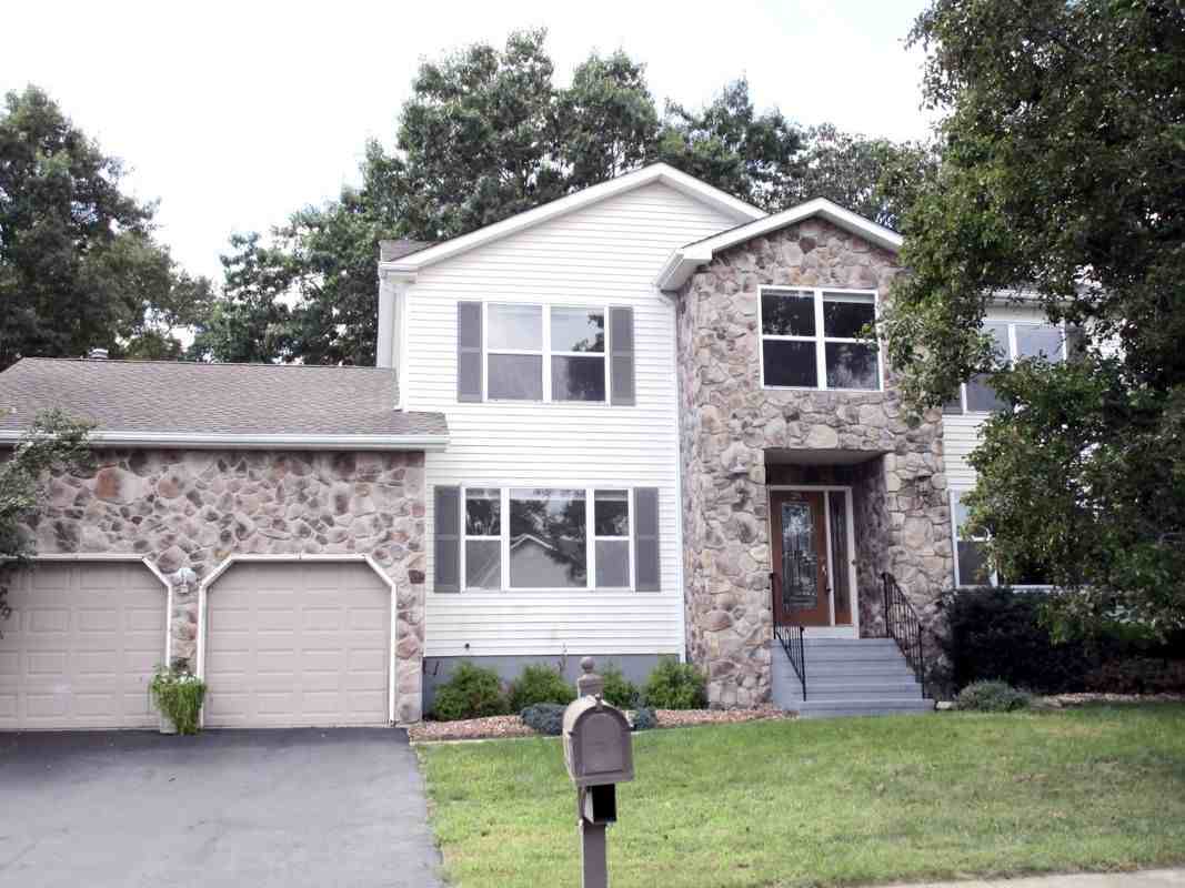 28 Jacob Dr - Photo 2 of 24