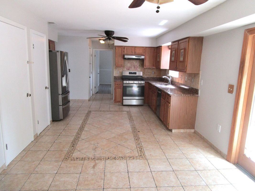 28 Jacob Dr - Photo 4 of 24