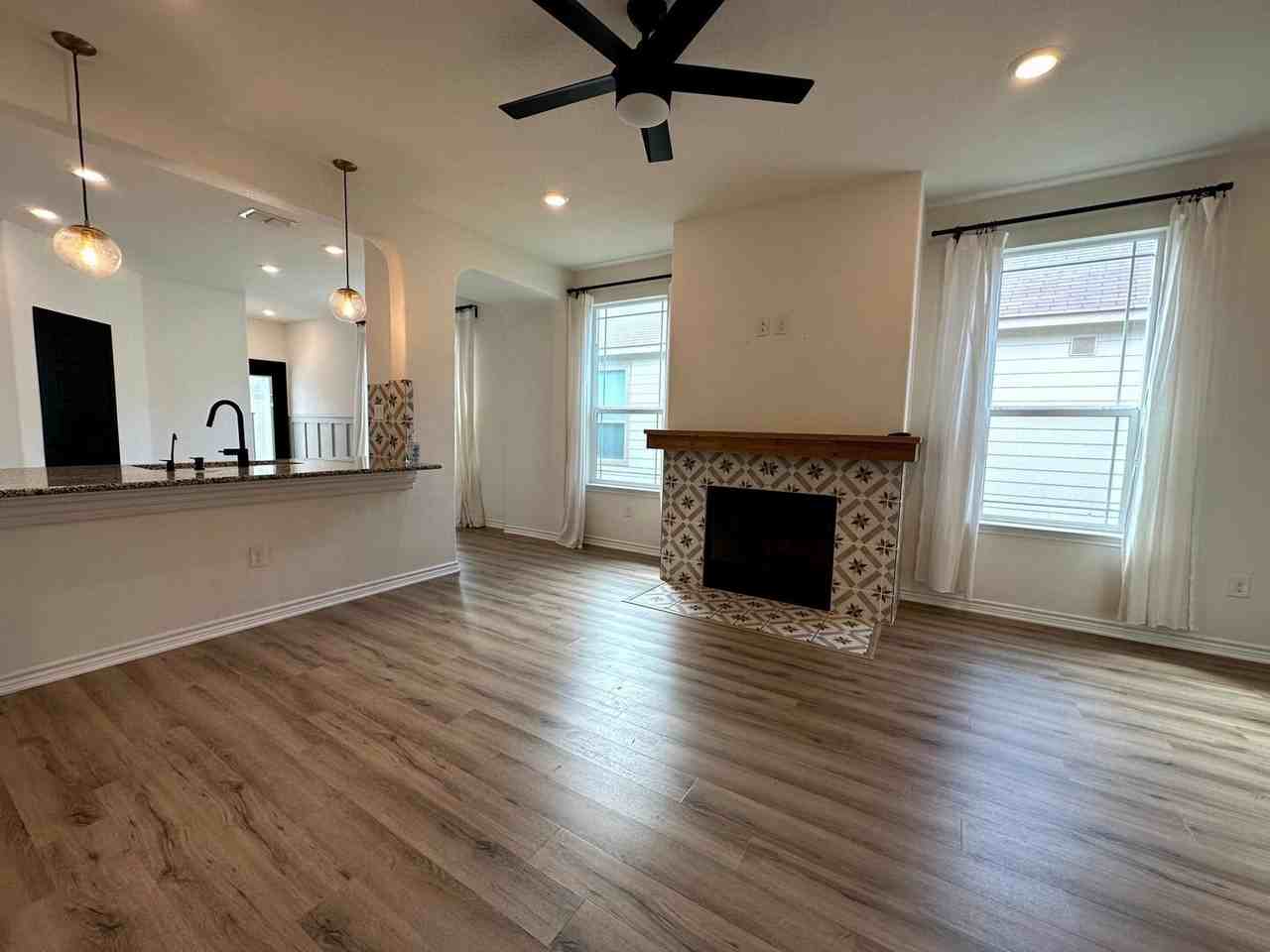 7968 Broussard - Photo 5 of 24