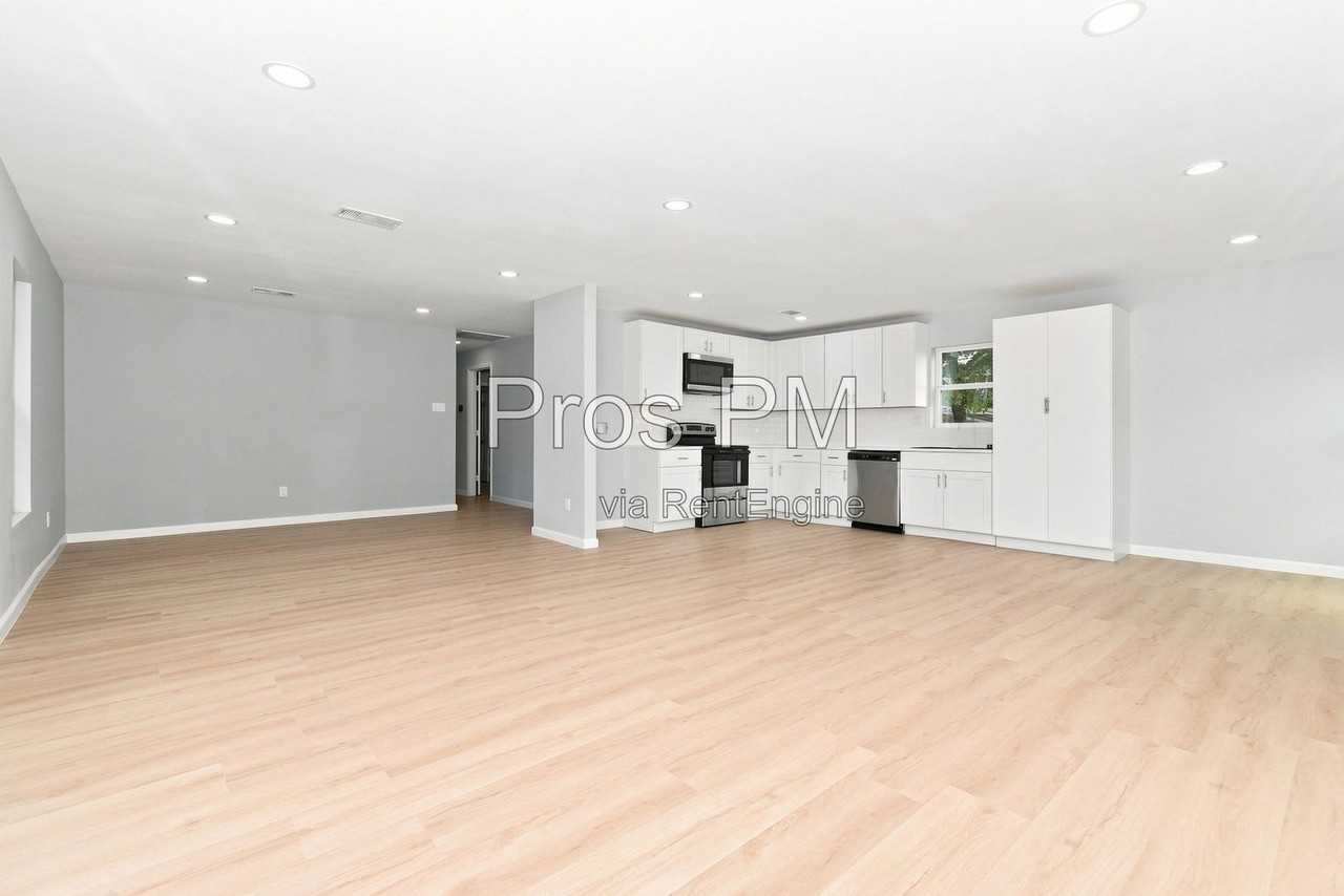 110 Orchard St - Photo 4 of 18