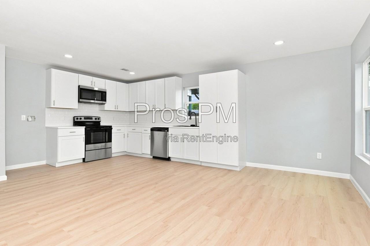 110 Orchard St - Photo 6 of 18