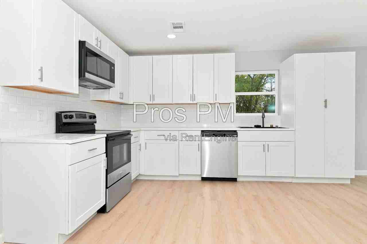110 Orchard St - Photo 7 of 18