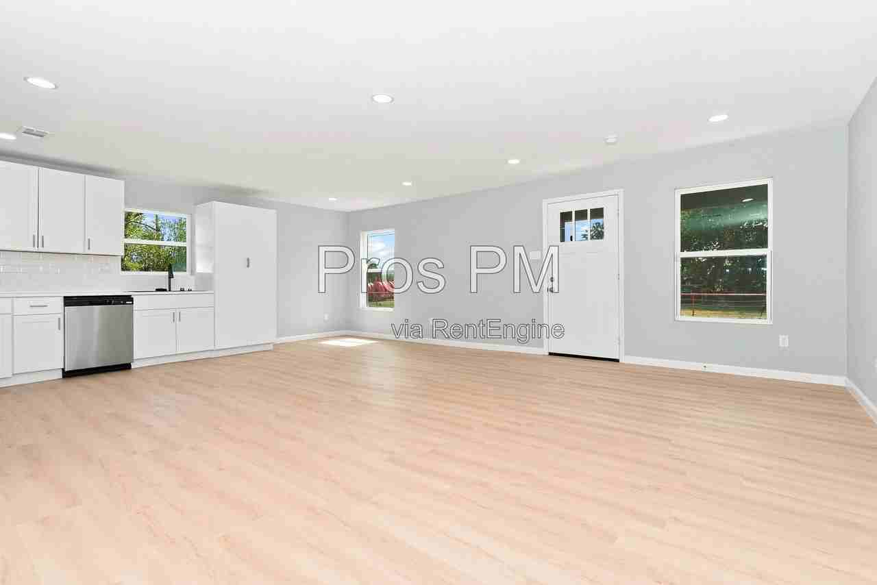 110 Orchard St - Photo 6 of 18