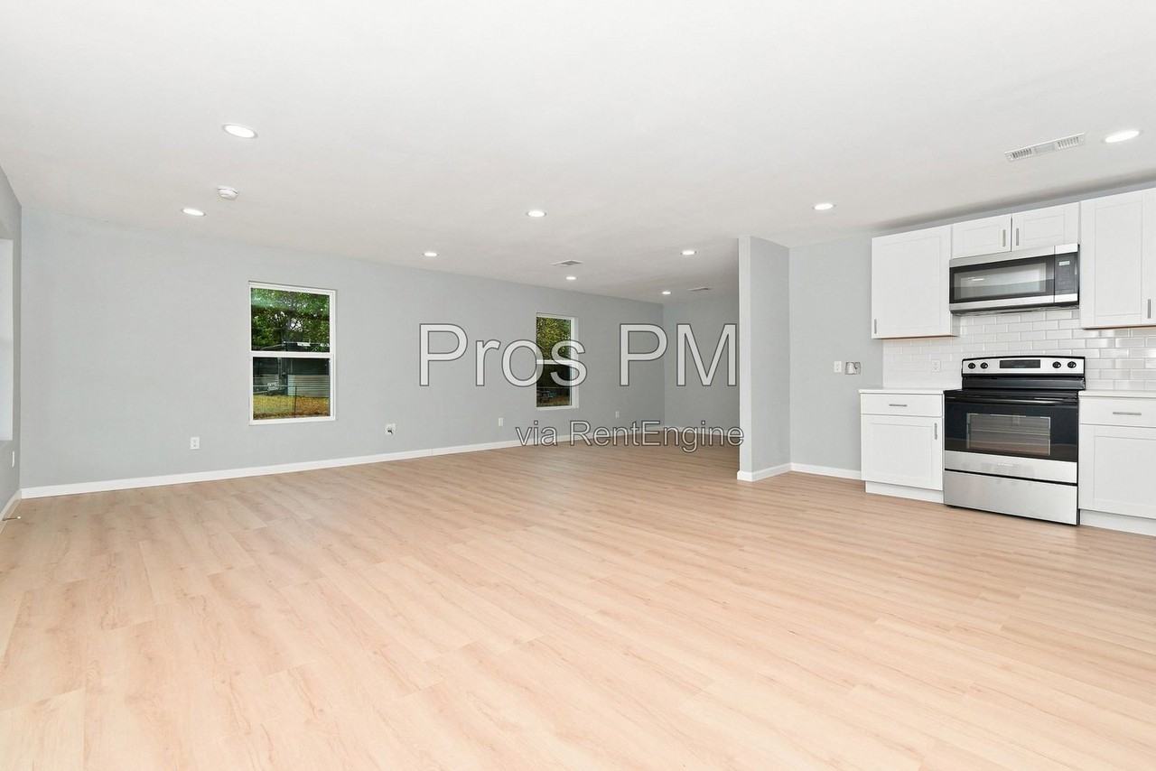 110 Orchard St - Photo 7 of 18